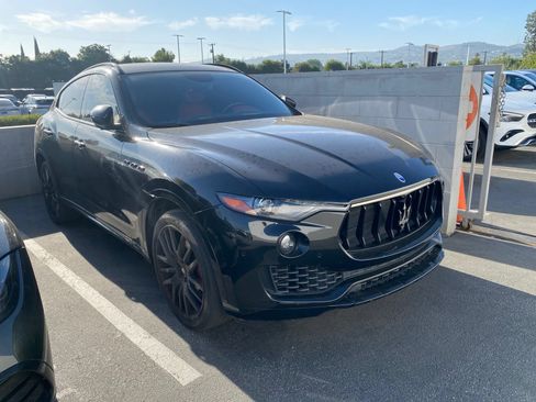 Used 2018 Maserati Levante AWD/4WD image 4