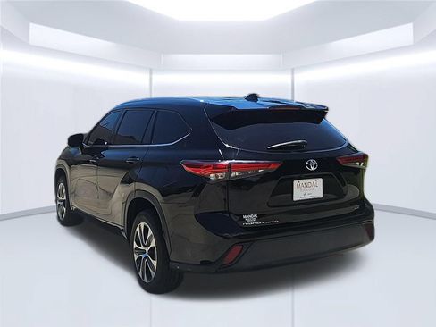 Used 2020 Toyota Highlander XLE FWD image 7