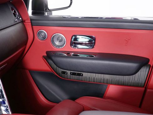 Used 2022 Rolls-Royce Cullinan w/ Cullinan Package image 22