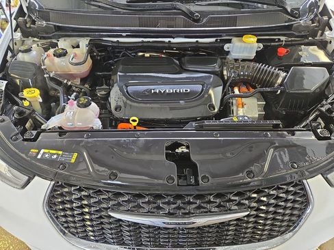 Used 2023 Chrysler Pacifica Touring-L FWD image 27