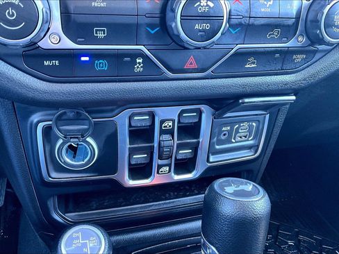 Used 2024 Jeep Wrangler Sport S image 18