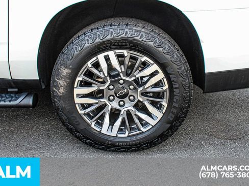 Used 2025 Chevrolet Suburban Z71 AWD/4WD image 16