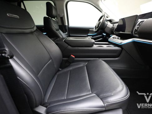 Used 2025 Ford Expedition Platinum AWD/4WD image 11