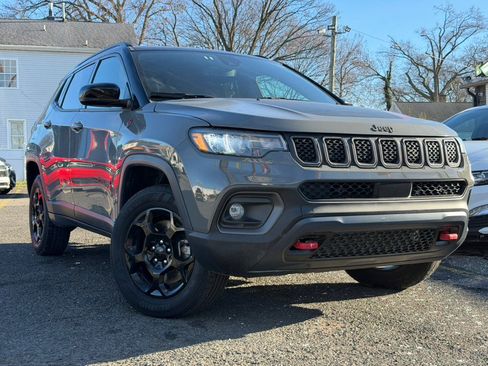 Used 2023 Jeep Compass Trailhawk image 5