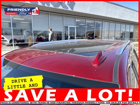 Used 2024 GMC Yukon SLT w/ SLT Premium Package image 24