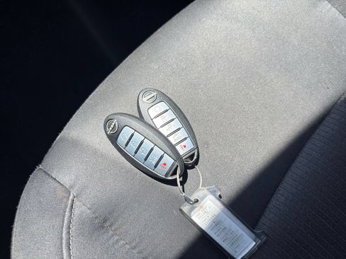 Used 2025 Nissan Altima 2.5 SV FWD image 17