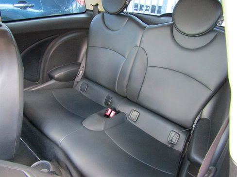 Used 2011 MINI Cooper Hardtop image 7