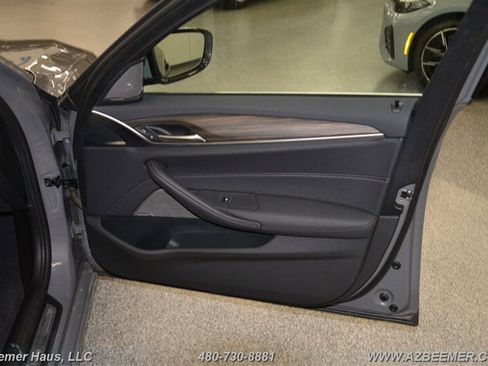 Used 2022 BMW 530e w/ Premium Package RWD image 48