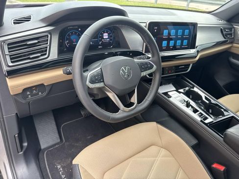 Used 2024 Volkswagen Atlas Cross Sport SE image 18