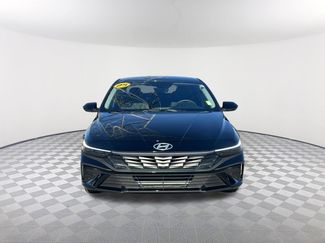 Used 2025 Hyundai Elantra SE video 2