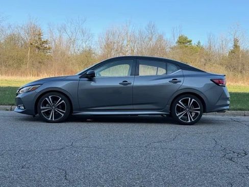 Used 2022 Nissan Sentra SR w/ SR Premium Package FWD image 21