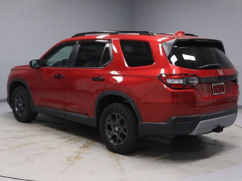 Used 2025 Honda Pilot TrailSport image 10