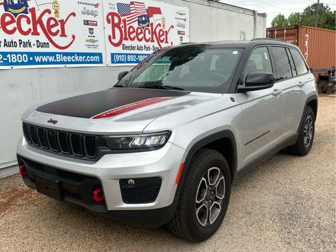 Used 2022 Jeep Grand Cherokee Trailhawk image 6