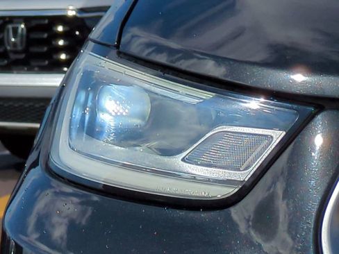 Used 2022 Chrysler Pacifica Pinnacle image 9