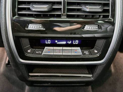 Used 2026 BMW X7 xDrive40i AWD/4WD image 25