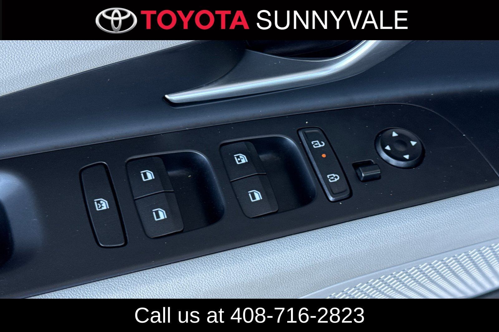 Used 2025 Hyundai Elantra Limited FWD image 17
