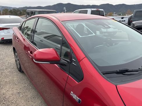 Used 2017 Toyota Prius Prime Premium image 5