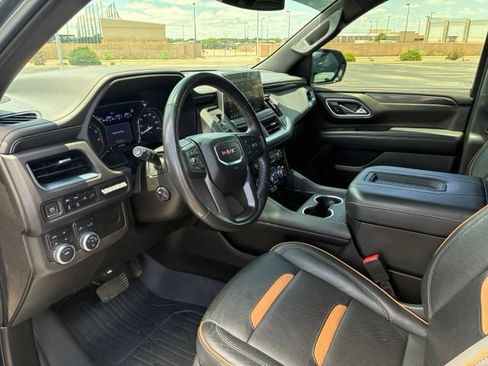 Used 2021 GMC Yukon XL AT4 w/ AT4 Premium Package AWD/4WD image 11