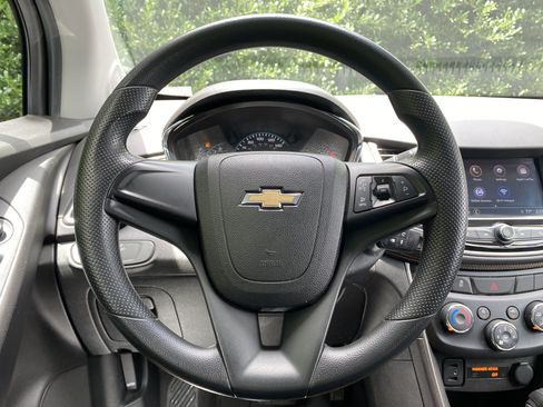 Used 2018 Chevrolet Trax LS FWD image 18