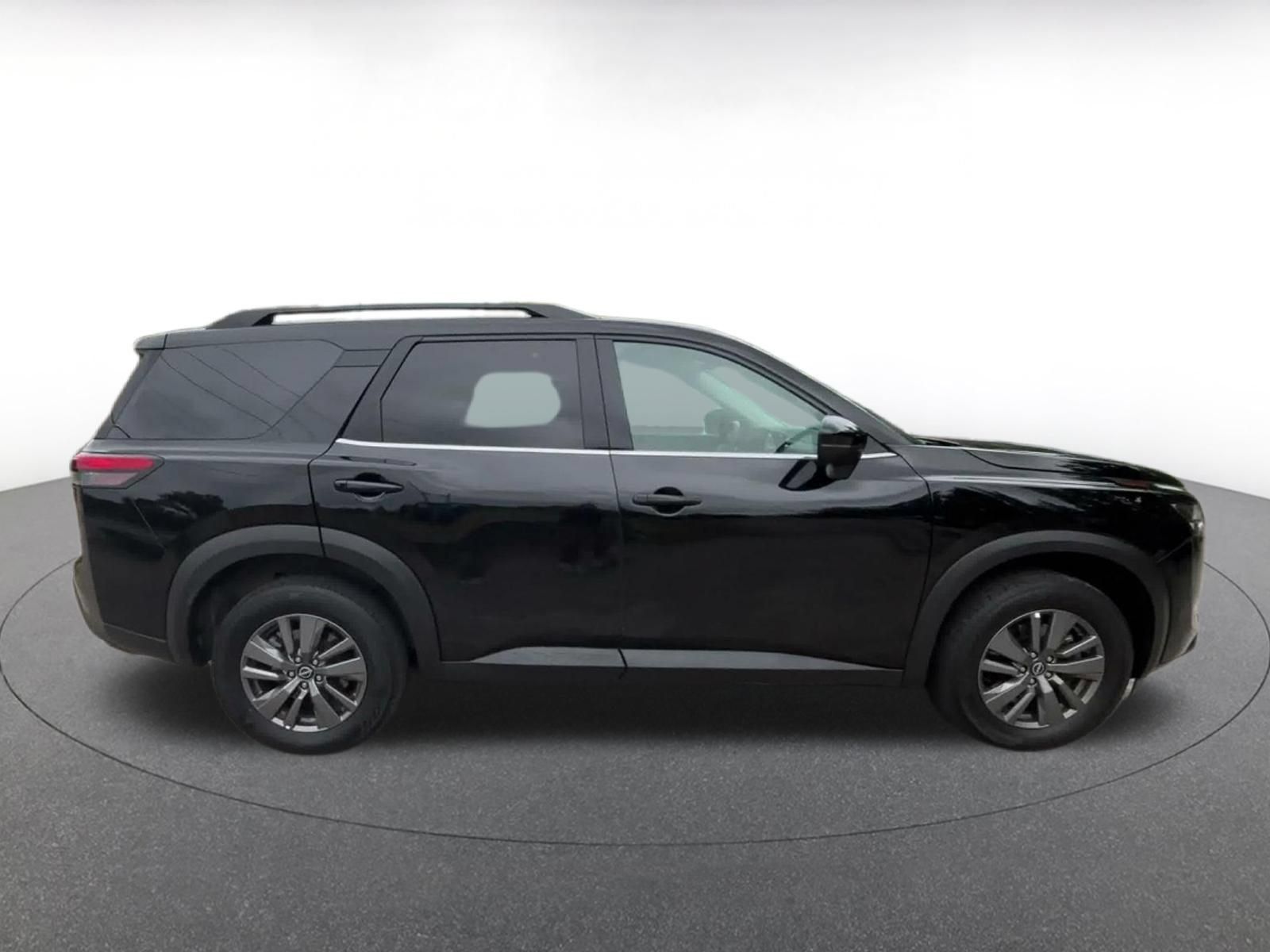 Used 2025 Nissan Pathfinder SV AWD/4WD image 15