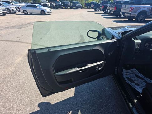 Used 2012 Dodge Challenger SXT RWD image 6