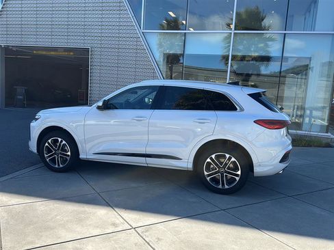 Used 2025 Audi Q5 Premium w/ Convenience Package image 9