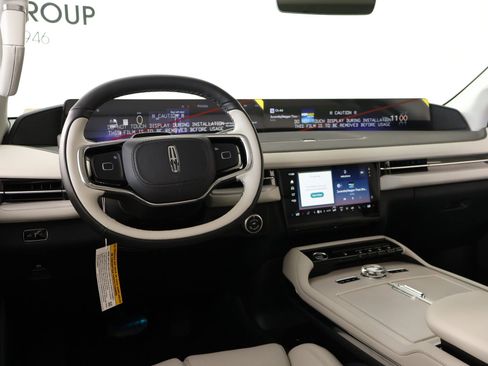 New 2026 Lincoln Navigator Reserve AWD/4WD image 2