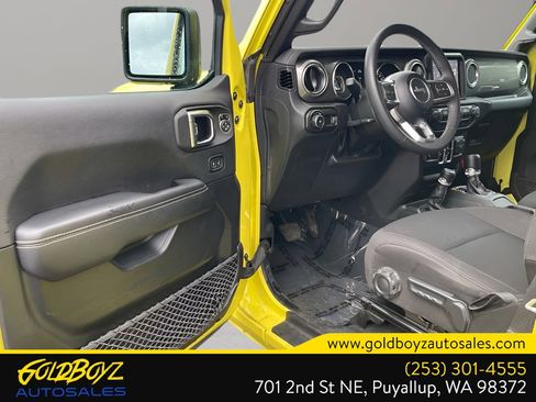 Used 2023 Jeep Wrangler Sahara image 9