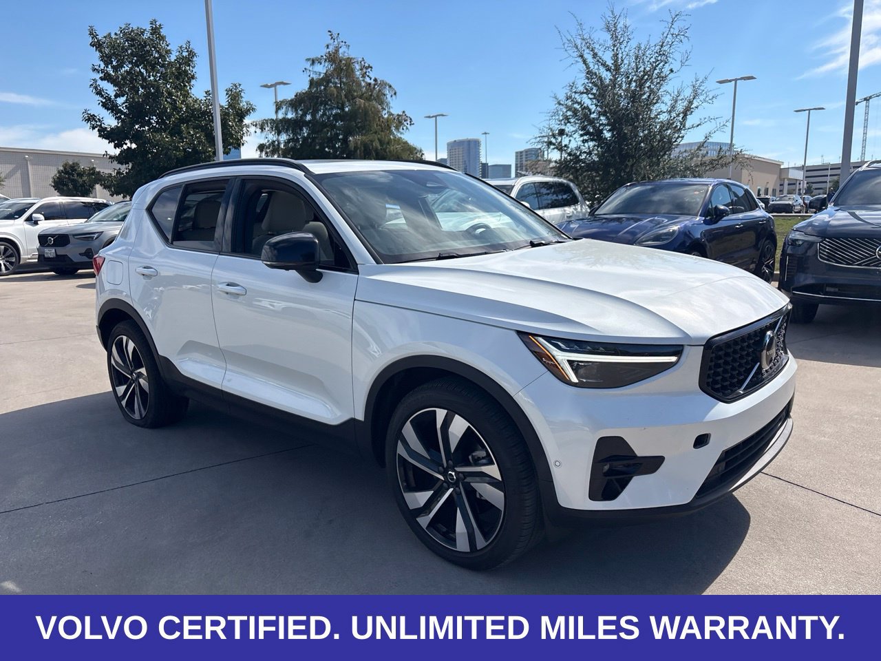 Certified 2025 Volvo XC40 B5 Plus AWD/4WD image 4