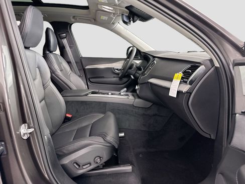 New 2025 Volvo XC90 B6 Ultra w/ Protection Package Premier image 17