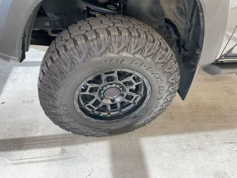 Certified 2023 Toyota Tacoma TRD Off-Road AWD/4WD image 10