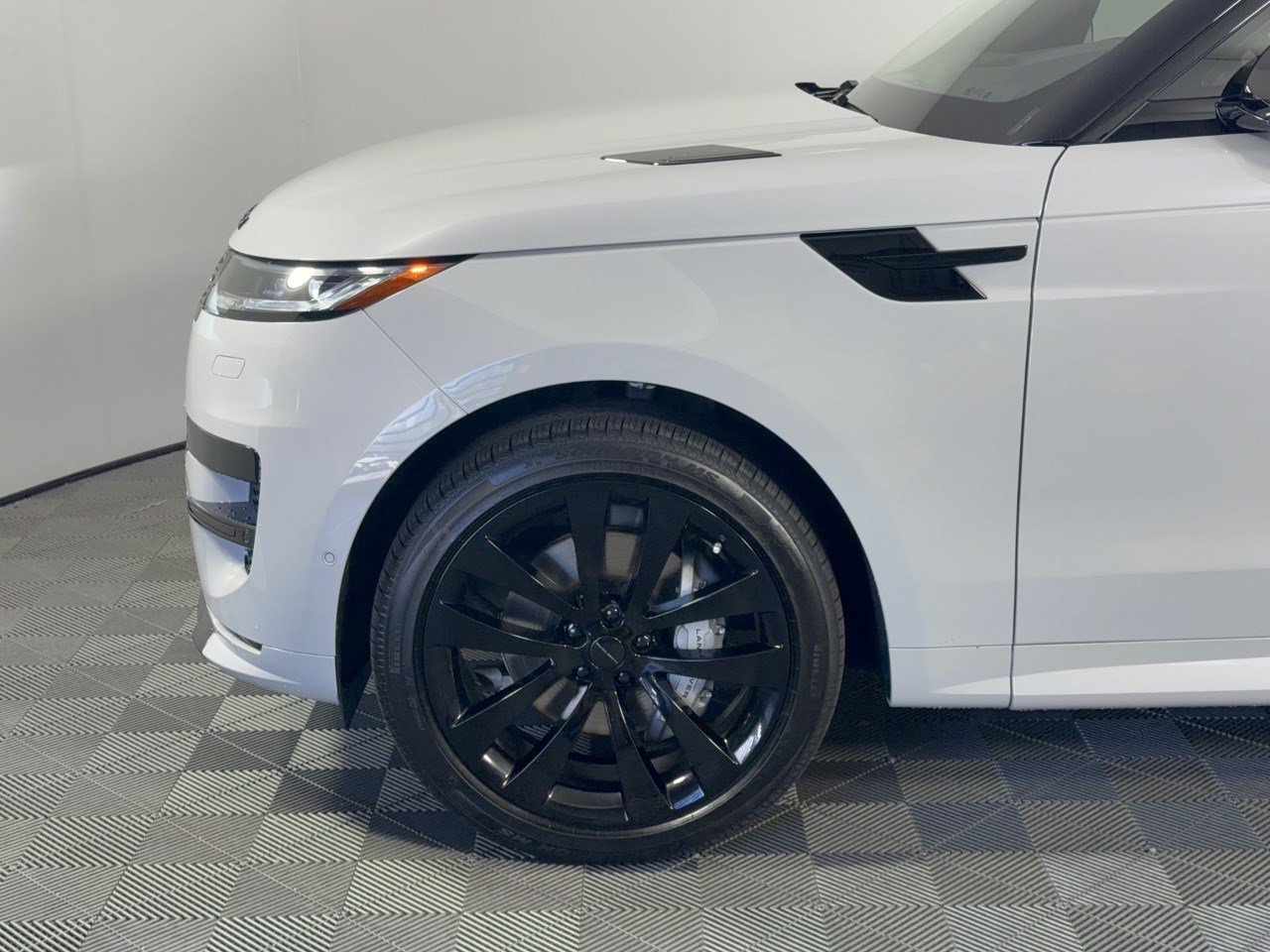 New 2027 Land Rover Range Rover Sport Dynamic SE AWD/4WD image 13