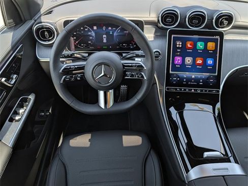 Used 2025 Mercedes-Benz GLC 350e 4MATIC image 28