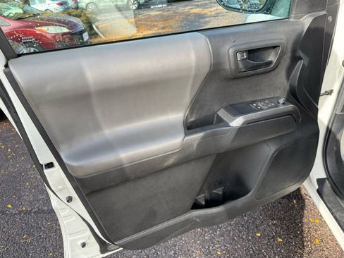 Used 2022 Toyota Tacoma SR5 image 9