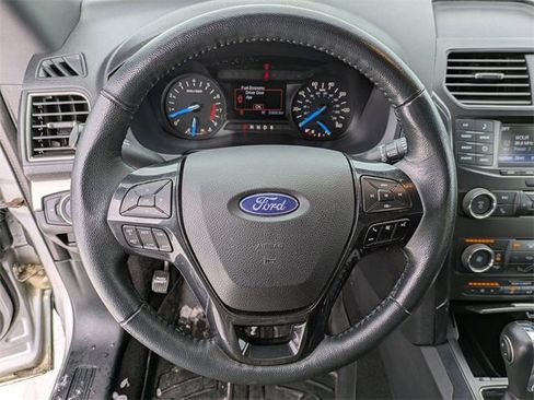 Used 2019 Ford Explorer XLT w/ Class III Trailer Tow Package image 9