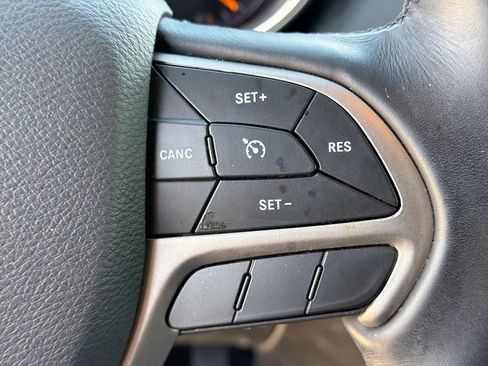Used 2022 Jeep Grand Cherokee Laredo X AWD/4WD image 27