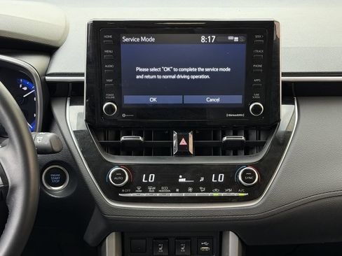 Used 2022 Toyota Corolla Cross XLE w/ Convenience Package FWD image 17