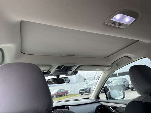 Used 2025 Subaru Outback Premium AWD/4WD image 17