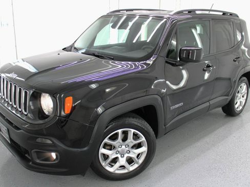 Used 2017 Jeep Renegade Latitude FWD image 25