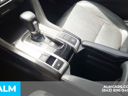 Used 2017 Honda Civic Touring image 10