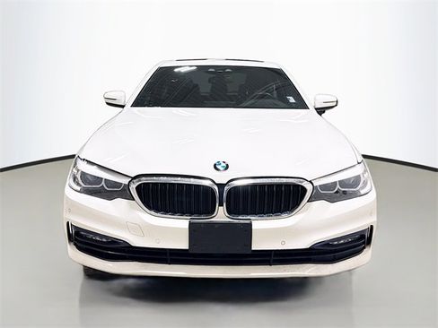Used 2018 BMW 540i xDrive image 3