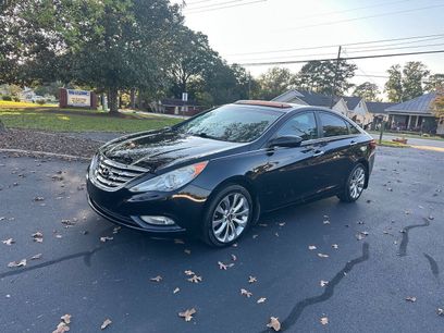 Used 2013 Hyundai Sonata SE w/ Navigation & Sunroof Pkg