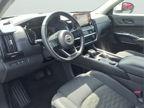 Used 2025 Nissan Pathfinder SV AWD/4WD image 7