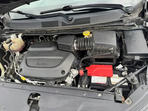 Used 2021 Chrysler Pacifica Touring-L FWD image 17