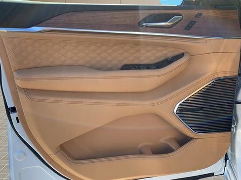 New 2025 Jeep Grand Cherokee Summit image 16