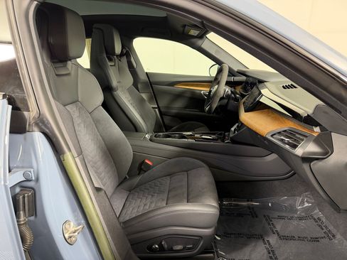 Used 2023 Audi e-tron GT Premium Plus image 18