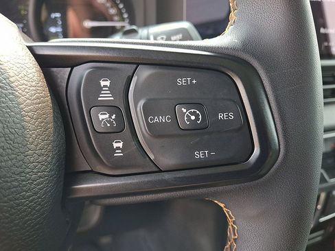 Used 2024 Jeep Wrangler Unlimited w/ Convenience Group AWD/4WD image 24