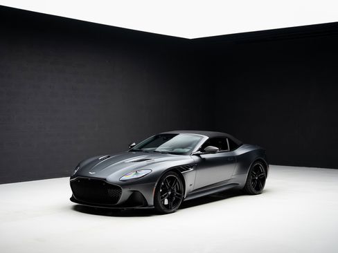 Used 2021 Aston Martin DBS Superleggera Volante image 4
