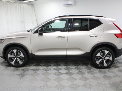 Used 2023 Volvo XC40 B4 Ultimate FWD image 31