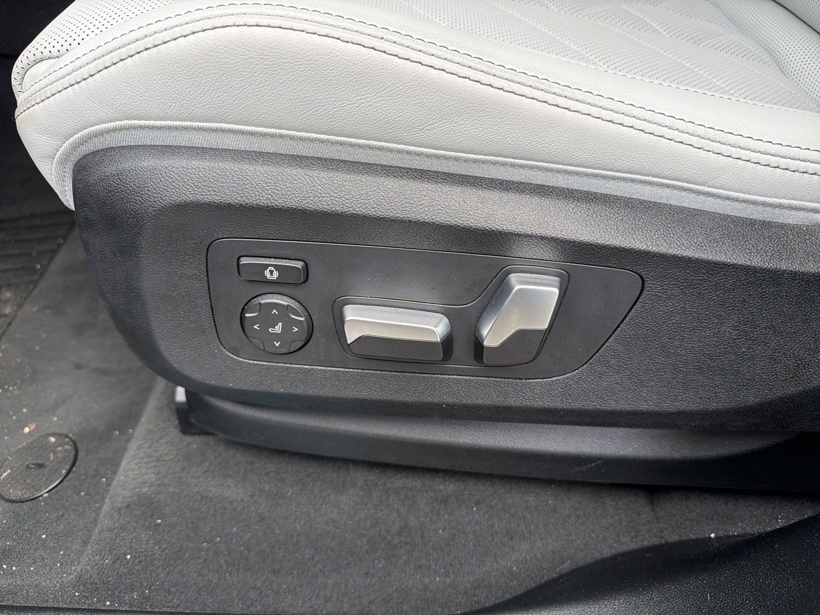 Used 2026 BMW X5 sDrive40i RWD image 26